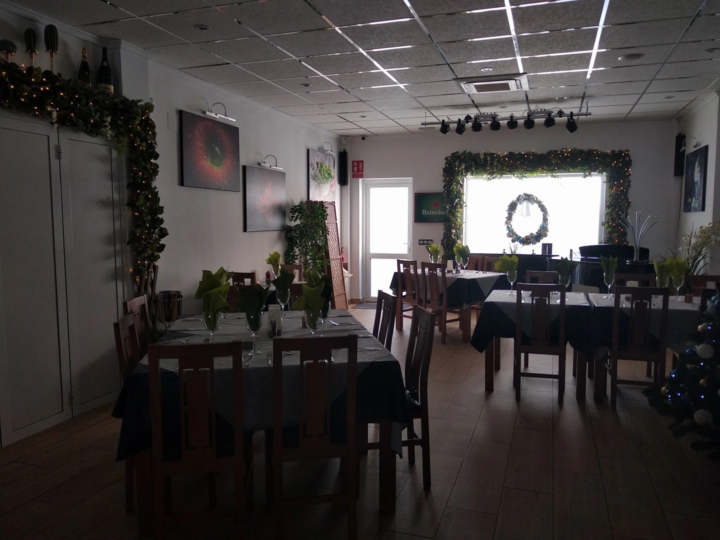 Silverstones bar and dining area